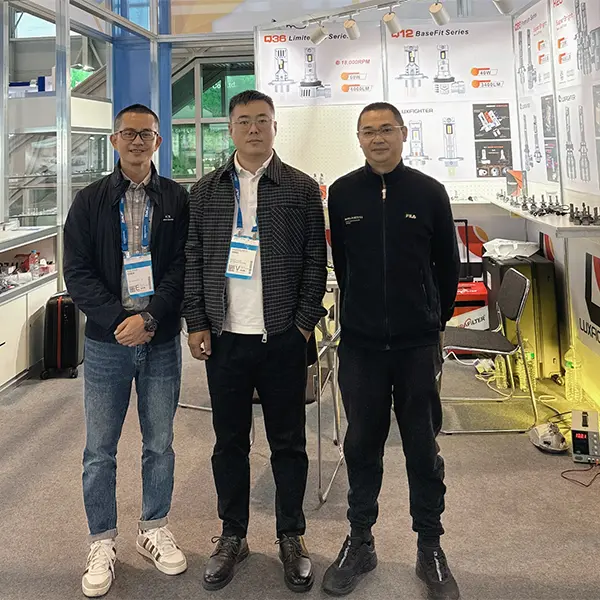 AutomeChanika 2024フランクフルトドイツとLuxfigherヘッドライト